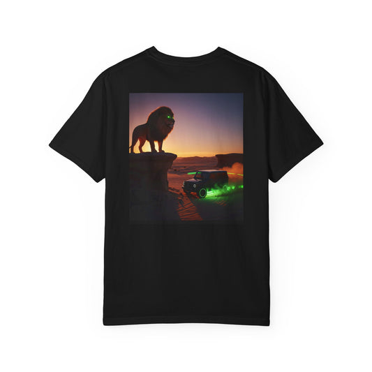 Lion of the Dunes | Luxury GCC Streetwear Graphic Tee - Chrome Lion & G-Wagon Desert Drift - Limited Edition